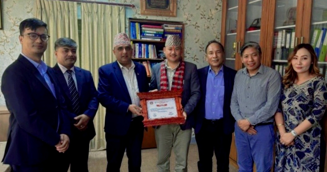 पर्यटनमा विकास योगदान पुरयाएको अपिहिमाल गाउँपालिका सम्मानित