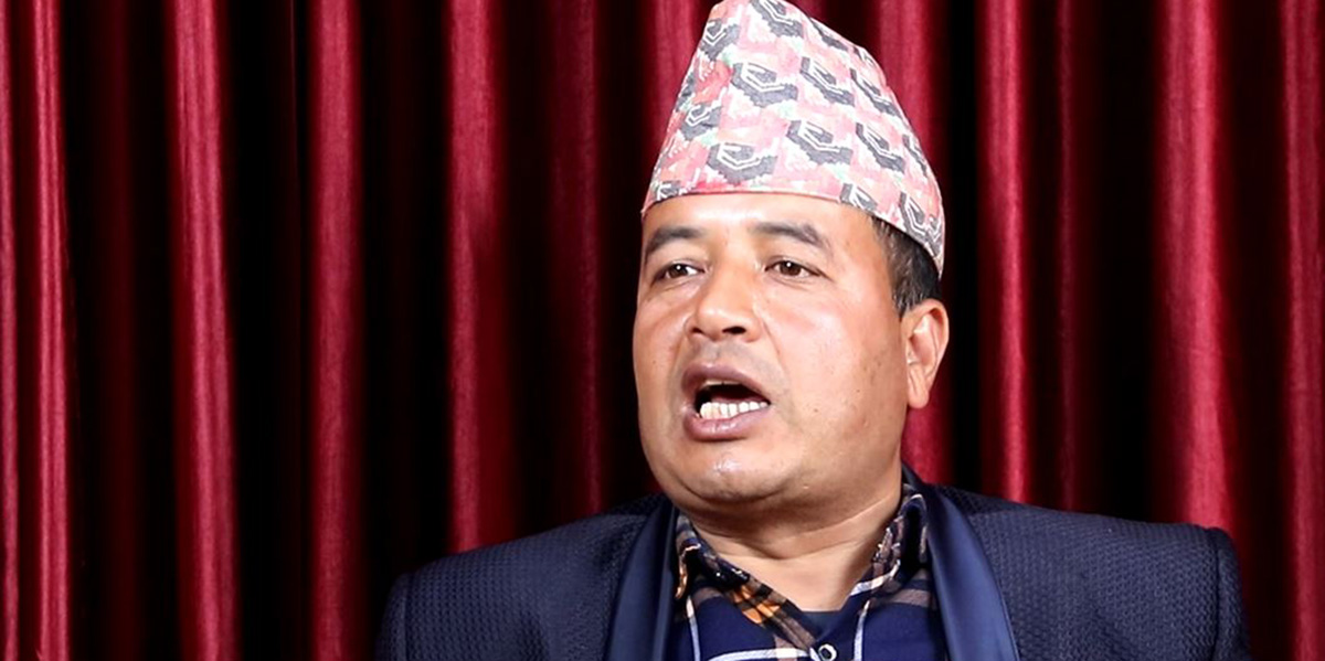महेश बस्नेत चढेको गाडीमा रातो रङ प्रहार