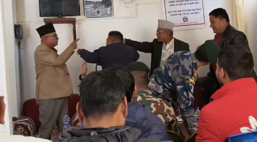 अछाममा विपद् बैठकमा प्रमुख र मेयरबीच चर्को विवाद, झण्डै हात हालाहाल