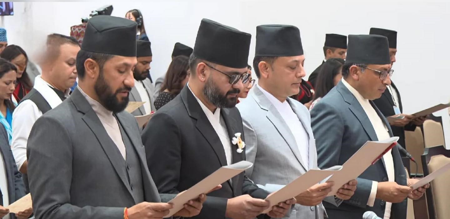 नवनिर्वाचित सांसदले लिए शपथ