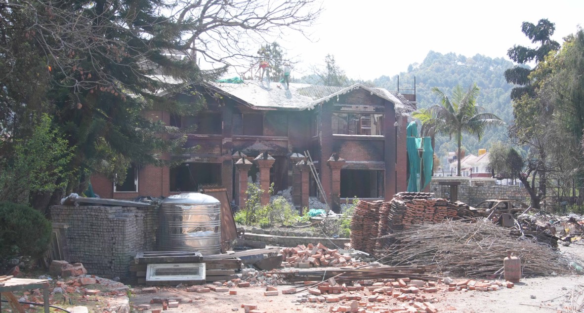 भत्काइयो पूर्वप्रधानमन्त्री देउवाको निवास