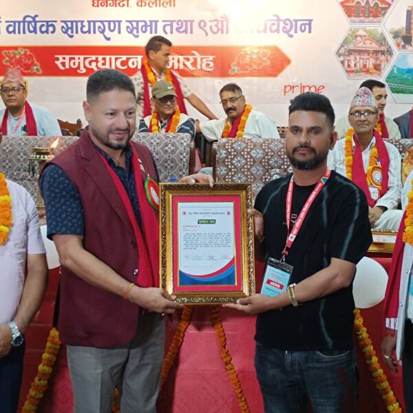 डडेल्धुराका बिष्ट उत्कृष्ट निर्माण व्यवसायीका रूपमा सम्मानित