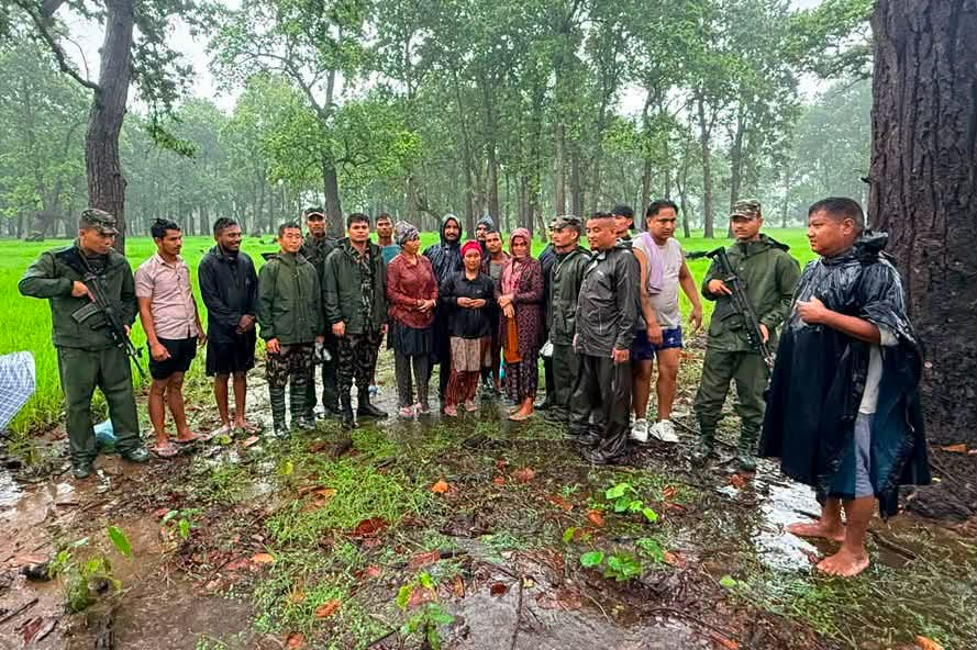 शुक्लाफाँटा निकुञ्जबाट तीन महिलाको सकुशल उद्धार