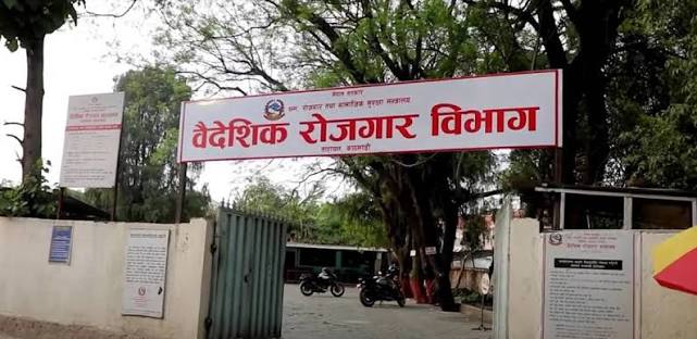 आर्थिक वर्षको पहिलो महिनामै ७० हजार नेपाली वैदेशिक रोजगारीमा