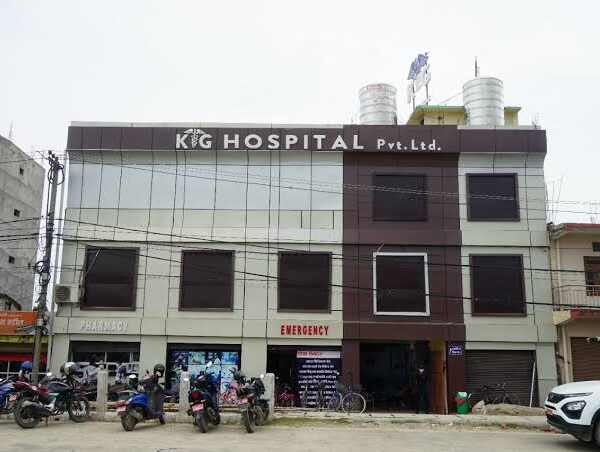 बाढी पिडित लाई केजी अस्पतालको १२ लाख बढी सहयोग